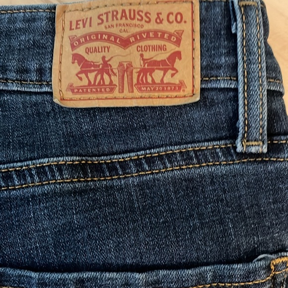 Levi's High Rise Dark Wash Skinny 721 Jeans - Picture 5 of 11